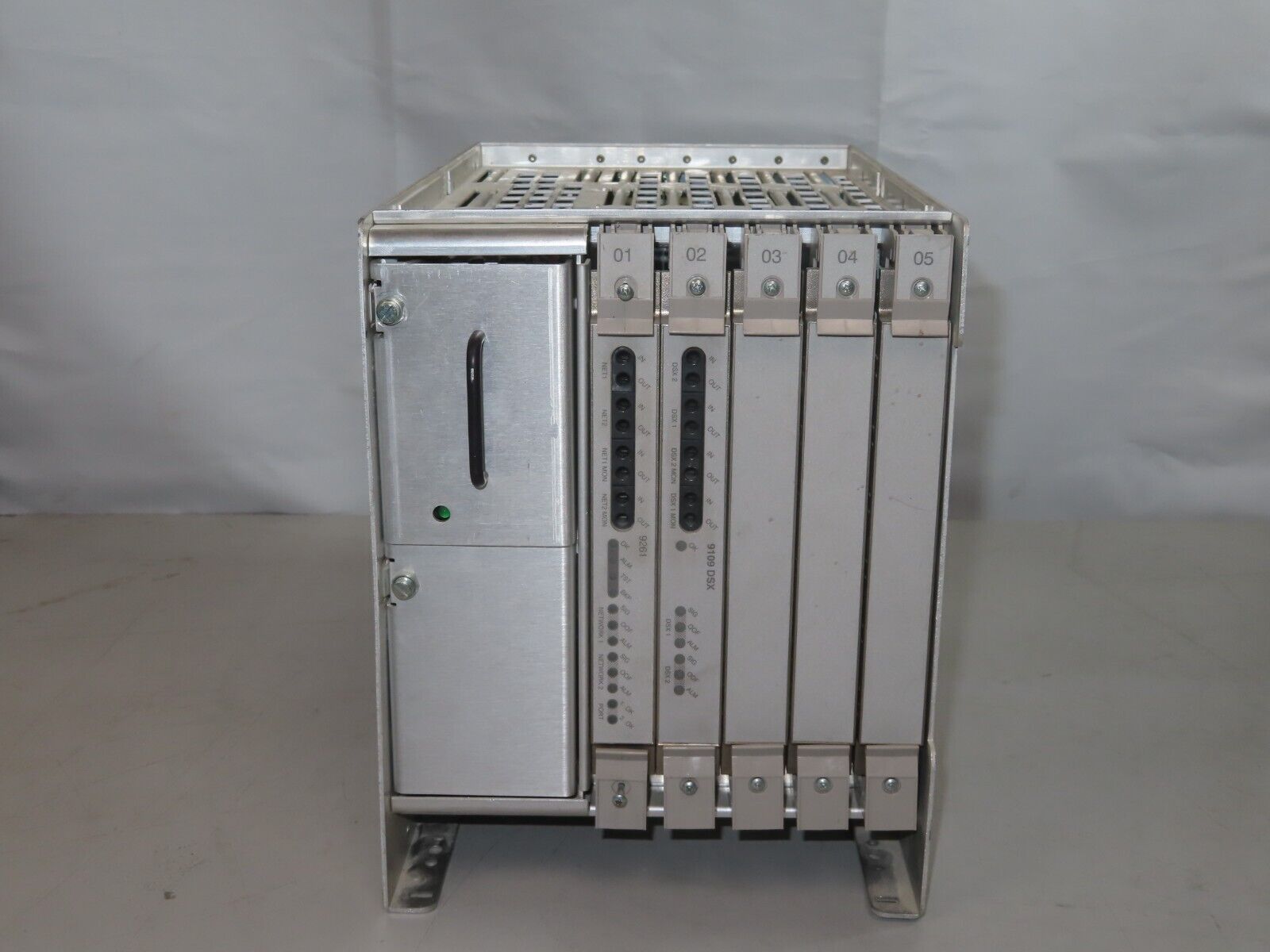 Paradyne 9265-A1-209 9265 5-Slot Rack Mount Chassis with AC Power